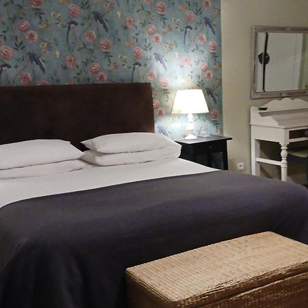 Le Voltaire Bed and Breakfast Airvault Exteriör bild