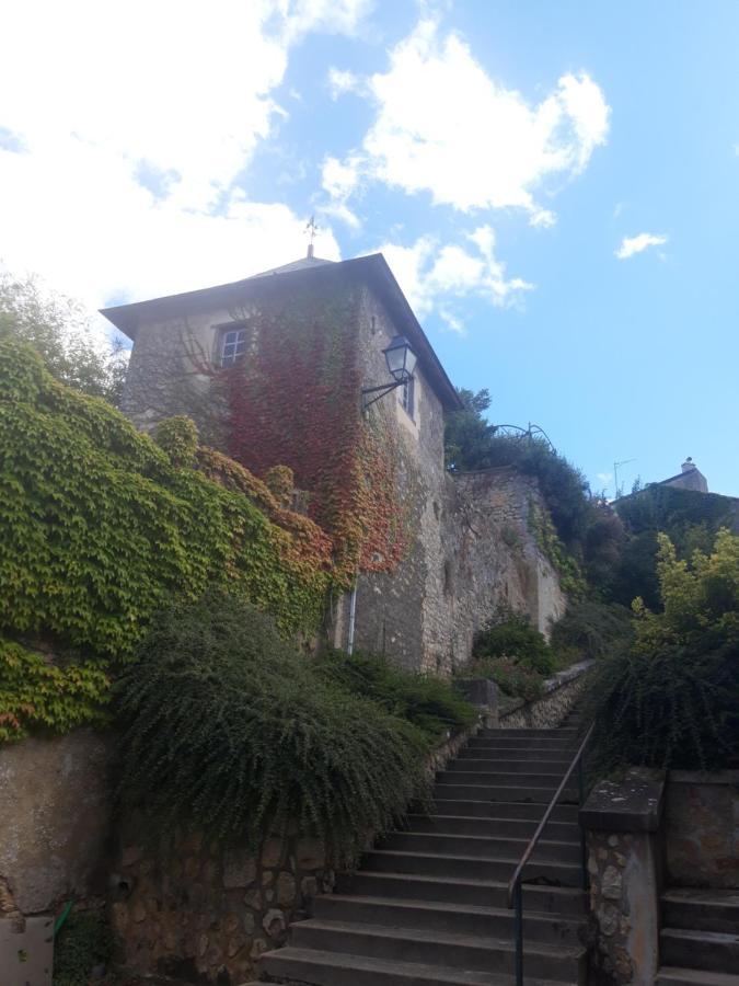 Le Voltaire Bed and Breakfast Airvault Exteriör bild