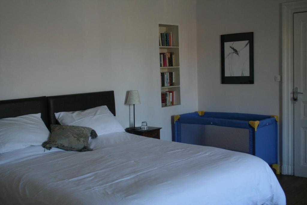 Le Voltaire Bed and Breakfast Airvault Rum bild