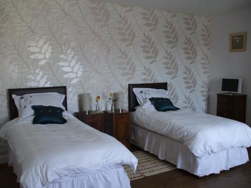 Le Voltaire Bed and Breakfast Airvault Exteriör bild