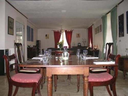 Le Voltaire Bed and Breakfast Airvault Exteriör bild